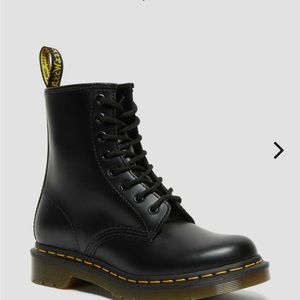 NEW IN BOX! Dr Martens 1460 Women’s Smooth Leather Lace Up Boot